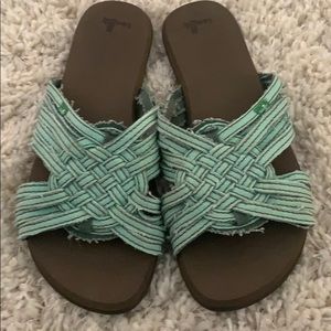 Sanuk size 8 sandals